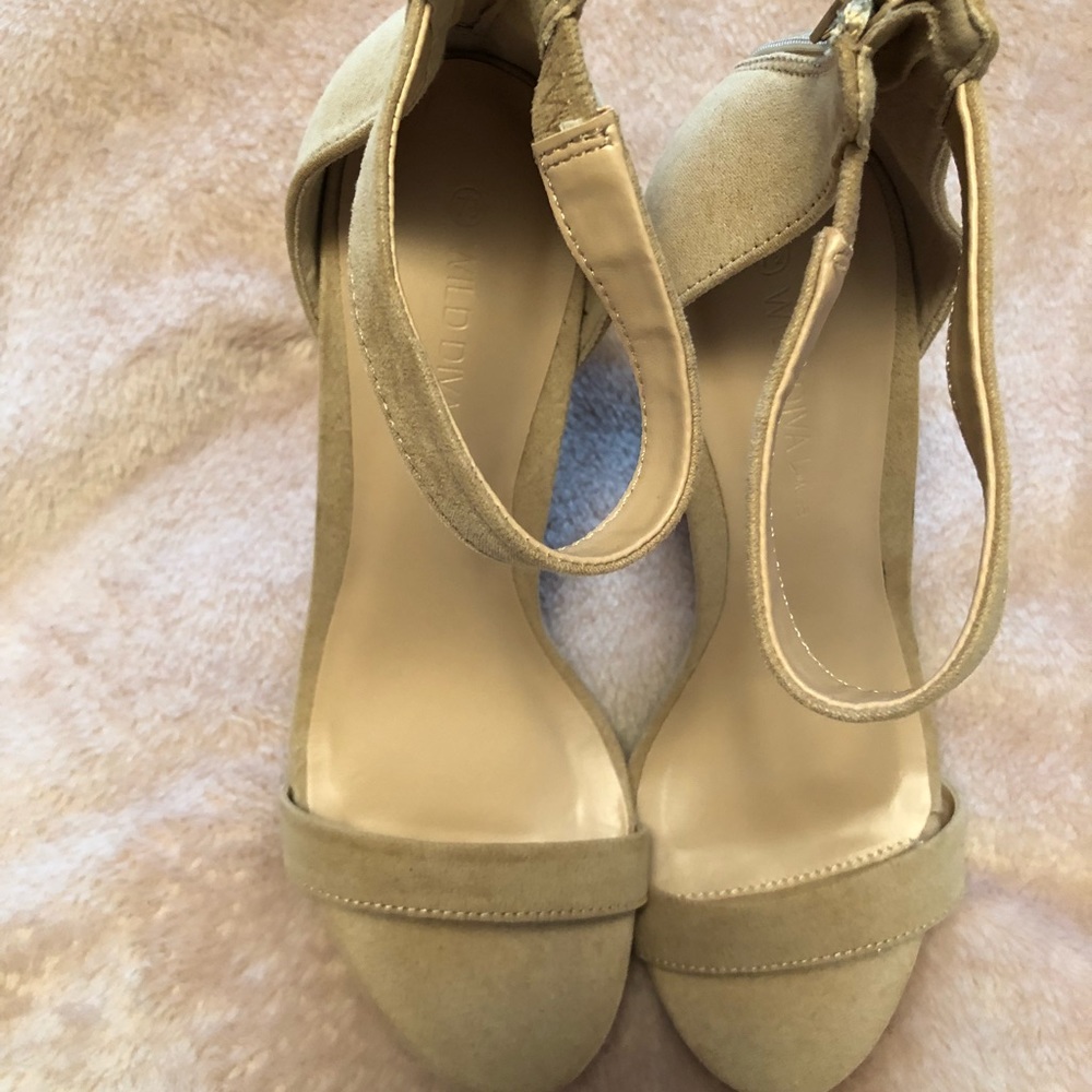Brand new never been worn nude heels